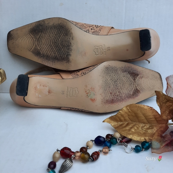 LINEA CONFORT Italian Leather 2 Tone, Slingback Heels - Picture 3 of 4